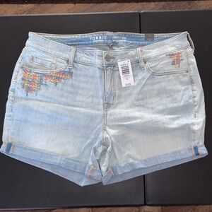 #T900-NWT-Torrid 5” Mid-Rise Vintage Stretch Embroidered Denim Shorts-18W